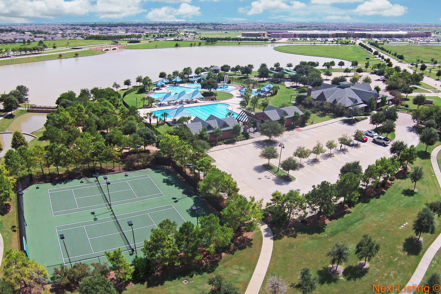 Bridgeland - Parkland Village