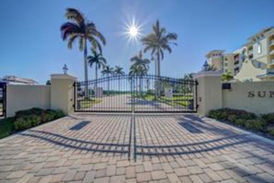 SUNSET POINTE